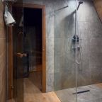 Коттедж (Шестиместный дом с банным чаном и сауной 50м от берега (6+1)), База отдыха Карелия Парк