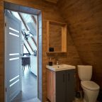 Коттедж (Шестиместный дом с большой террасой, банным чаном и сауной), База отдыха Карелия Парк