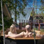 Коттедж (Шестиместный дом с большой террасой, банным чаном и сауной), База отдыха Карелия Парк