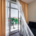 Трёхместный и более (Трехместный комфорт с балконом), Отель Милан