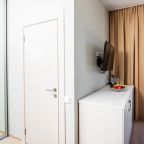 Четырехместный (Четырехместный номер Делюкс с балконом и видом на море), Отель Милан