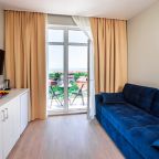 Четырехместный (Четырехместный номер Делюкс с балконом и видом на море), Отель Милан