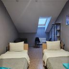 Три односпальные кровати