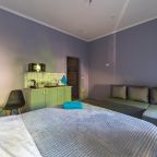 Двуспальная кровать и диван