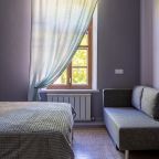 Двуспальная кровать и диван