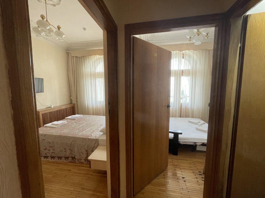 Двухместный (Стандарт юг 2 местный 2 комнатный вид на море с 1 двуспальной кроватью и диваном), Отель Hotel Life