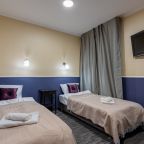 Комфортный номер с кроватью, телевизором и письменным столом