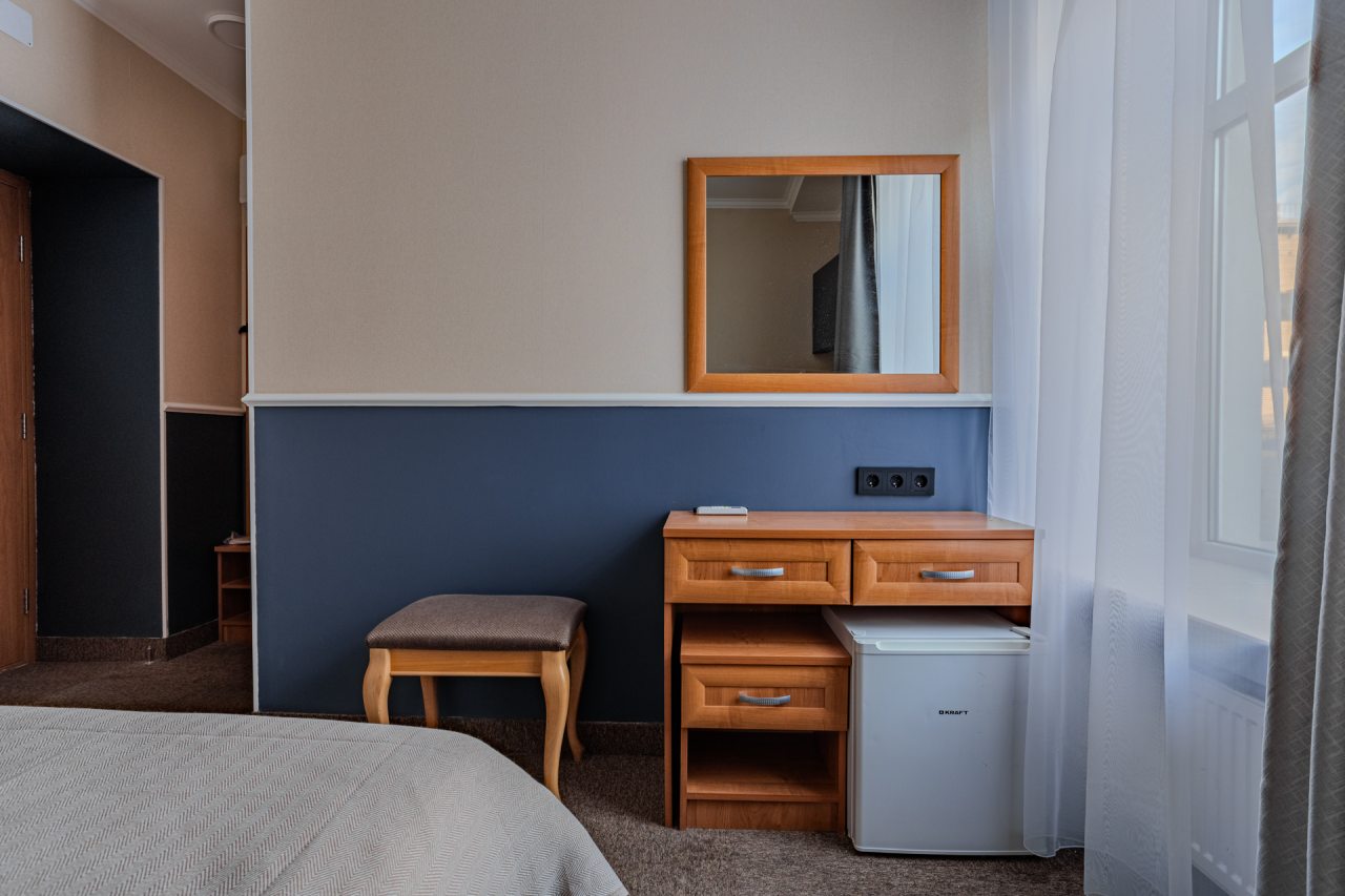 Светлый и просторный номер с удобной кроватью, телевизором и