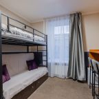 Комфортный номер с кроватью, телевизором и письменным столом