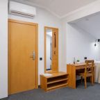 Трехместный (Стандарт трехместный), Отель Отельбург 17-я линия