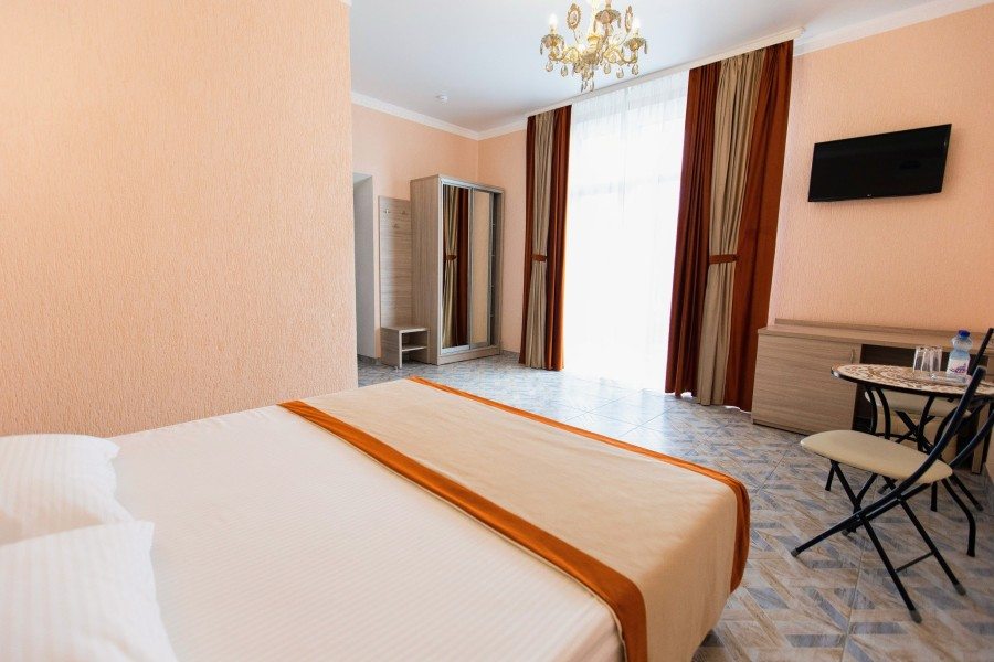 Двухместный (Двухместный Люкс с 1 спальней + Диван двухместный) гостиницы Виталианна, Феодосия