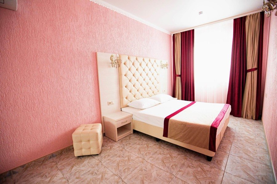 Четырехместный (Четырехместный Люкс с 2 спальнями) гостиницы Виталианна, Феодосия