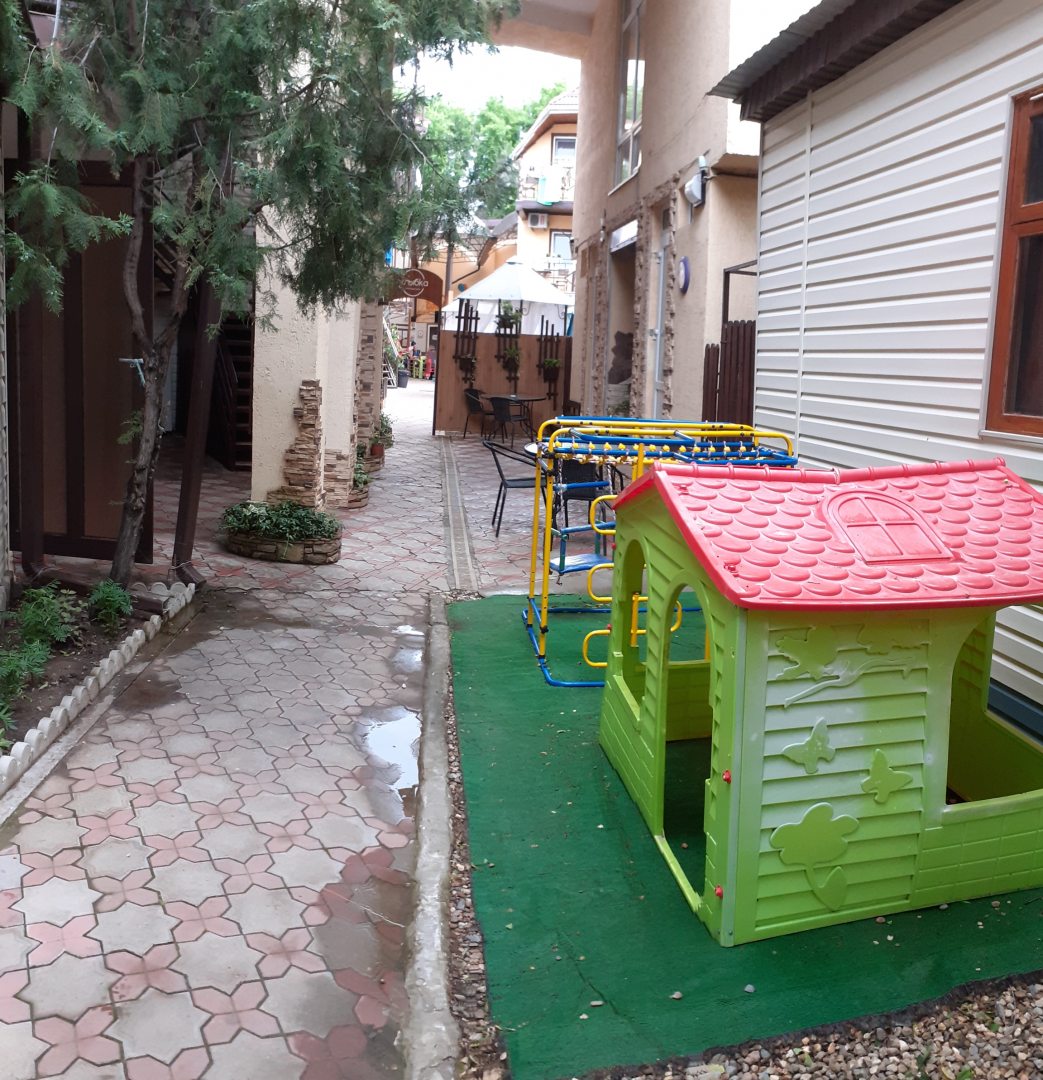 Детская площадка, Гостевой дом Березка в Джемете