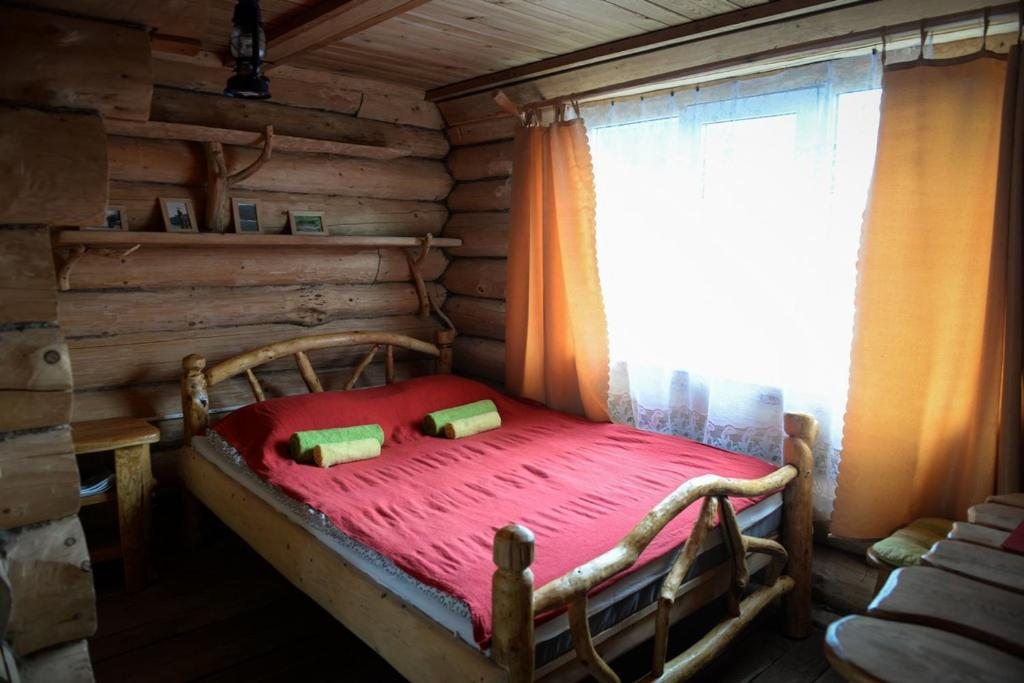 Двухместный (Улучшенный двухместный номер с двуспальной кроватью) базы отдыха Привал путника, Чемал
