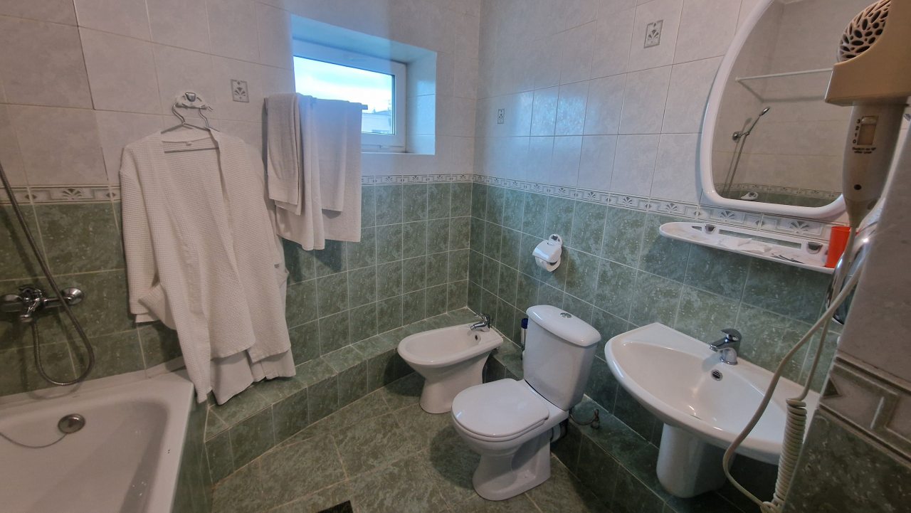 Полулюкс, Отель Бристоль