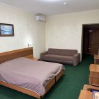 Полулюкс, Отель Бристоль