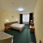 Полулюкс, Отель Бристоль