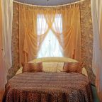 Люкс, Отель Бристоль