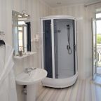 Люкс, Отель Бристоль