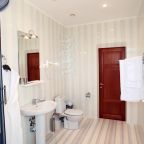 Люкс, Отель Бристоль