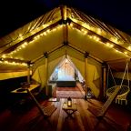 Отдых на берегу р.Катунь в комфортабельных палатках, со всеми удобствами. Большая двухместная кровать, диван, большая терраса.