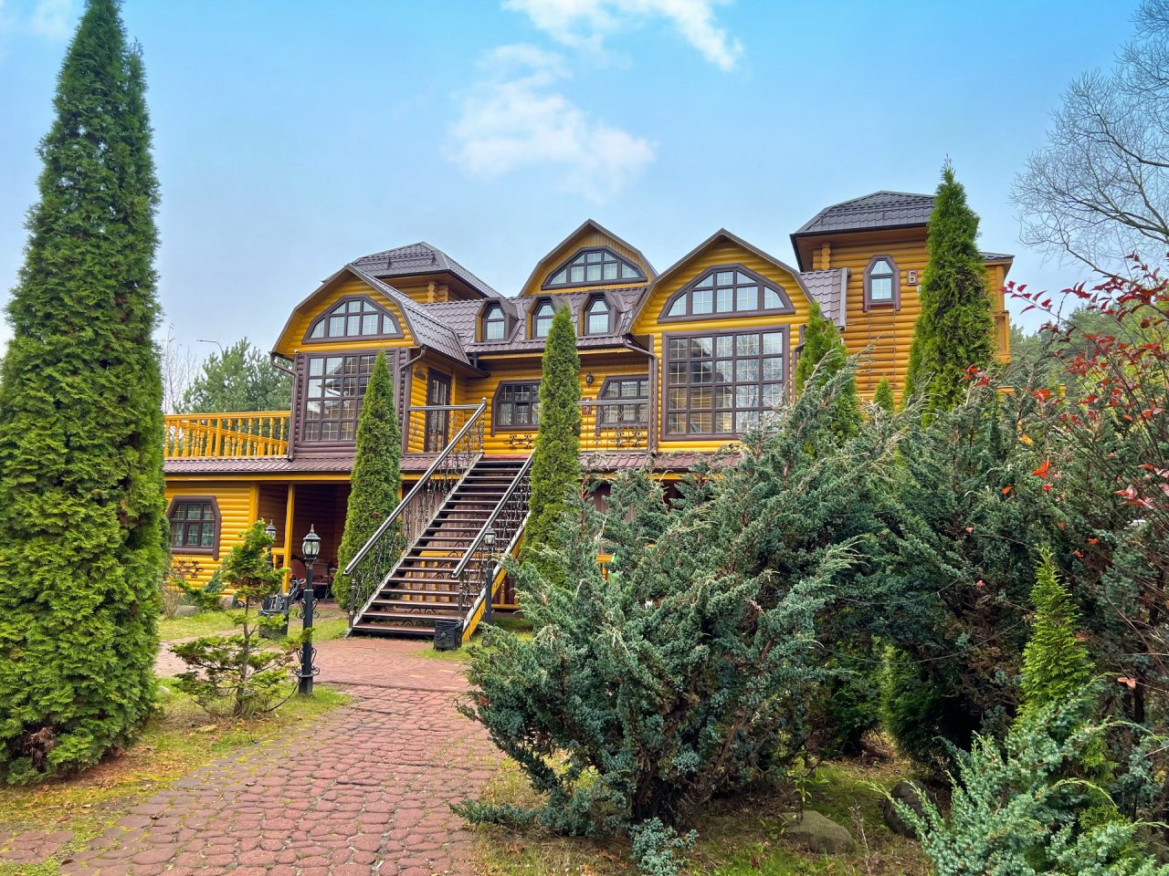 Полулюкс (Маркиза Бизнес), Клуб-отель Раздолье