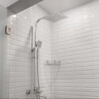 Каждый номер оснащен собственным душем и туалетом