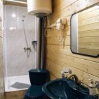Апартаменты (Апартаменты Ф), База отдыха Хижина