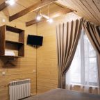 Апартаменты (Апартаменты Ф), База отдыха Хижина