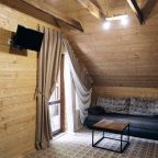 Апартаменты (Апартаменты Ф), База отдыха Хижина