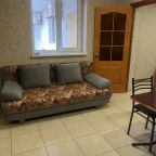 Полулюкс (2х комнатный номер с кухней, 1я комната: кухня и 2х спальный диван (проходная), 2я комната: спальня), Гостевой дом На Московской 22