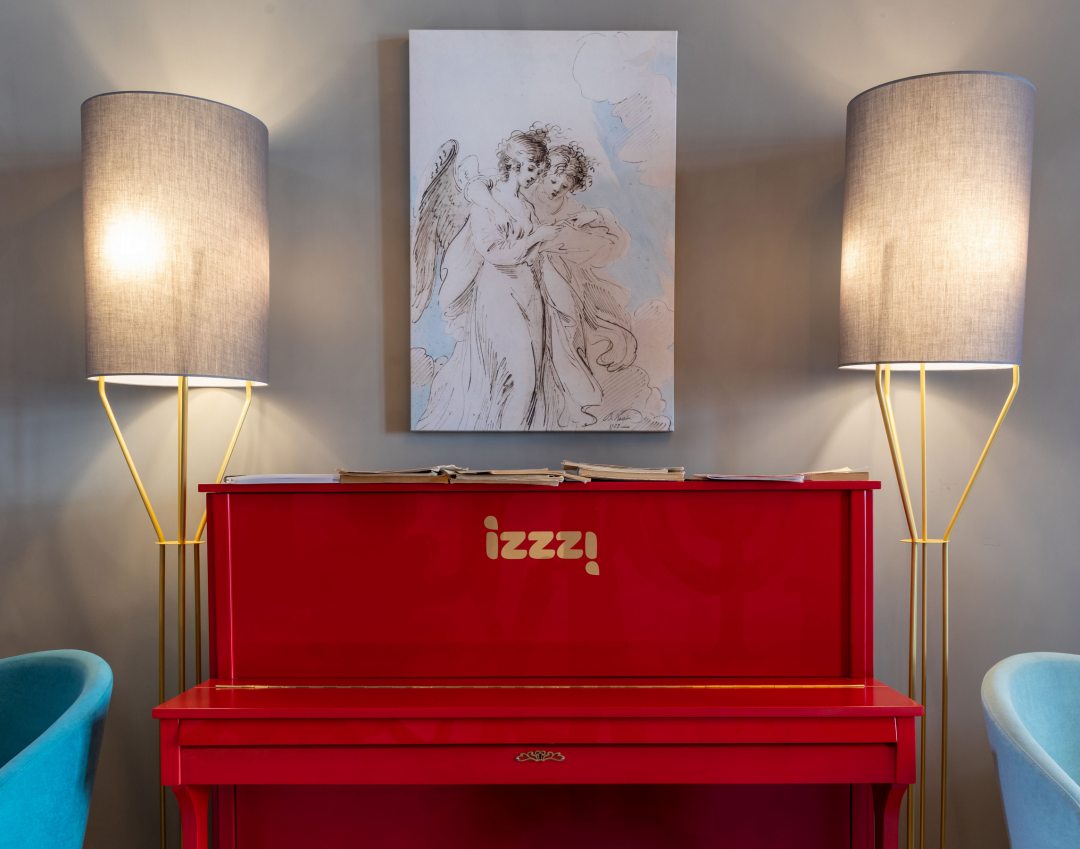 Развлечение игра на пианино, Апарт-отель IZZZI на Банковском