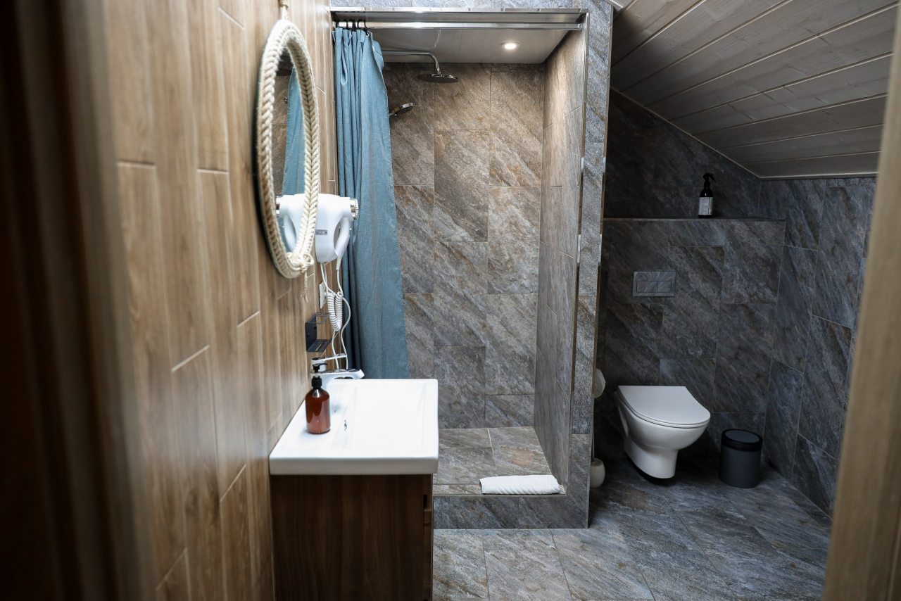 Коттедж (Дом Барн Хаус), Гостевой дом Шишка