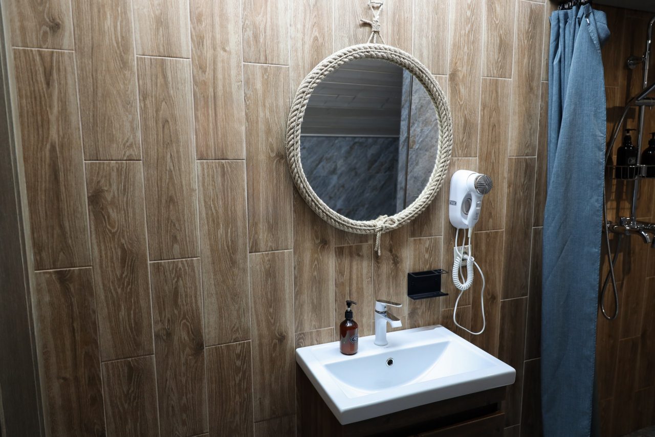 Коттедж (Дом Барн Хаус), Гостевой дом Шишка