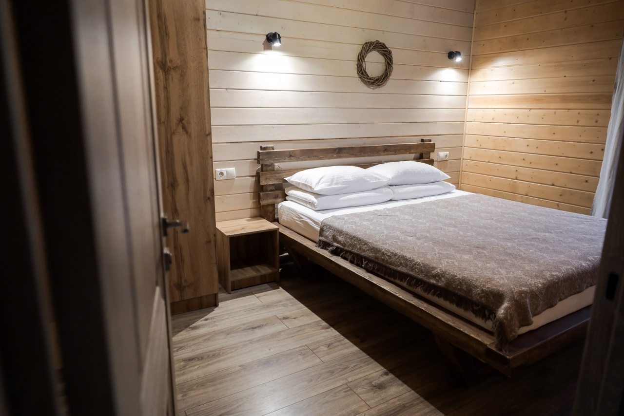 Коттедж (Дом Барн Хаус), Гостевой дом Шишка