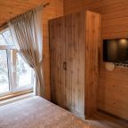 Коттедж (Дом Барн Хаус), Гостевой дом Шишка