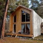 Уютный дом в лесу