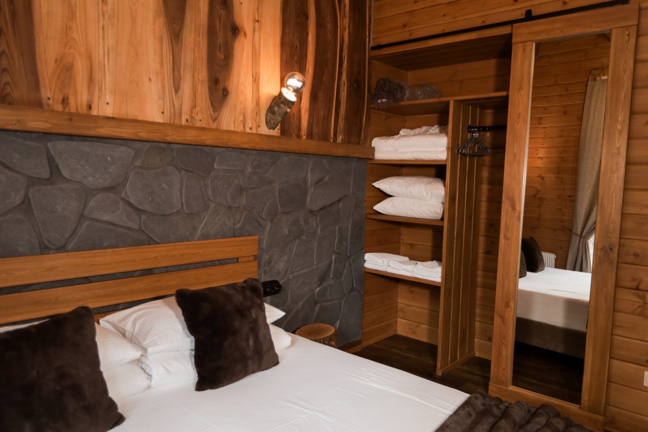 Бунгало (Лодж с уличным джакузи), Гостевой дом Шишка