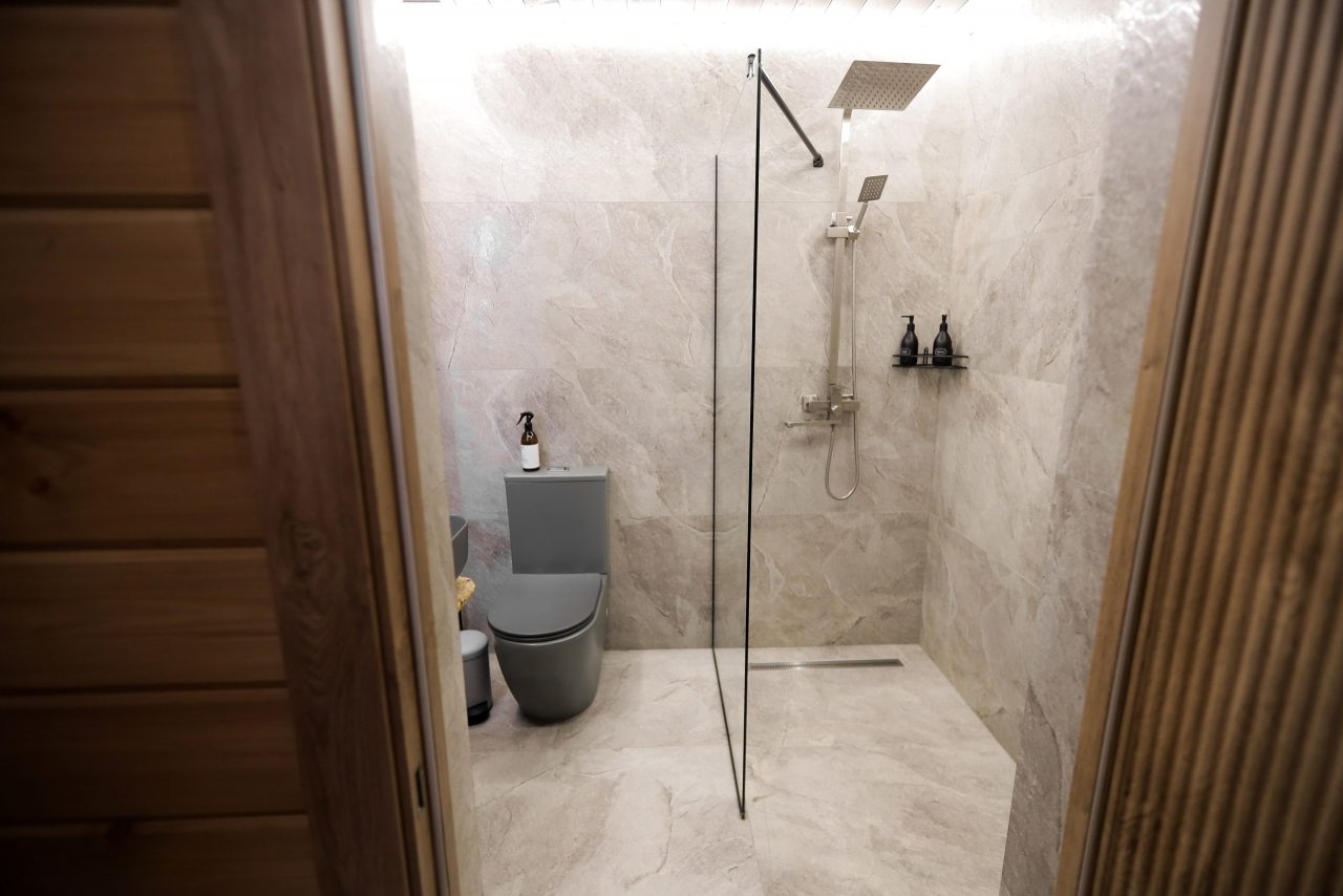 Бунгало (Лодж с уличным джакузи), Гостевой дом Шишка