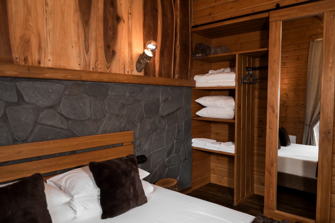 Бунгало (Лодж с уличным джакузи), Гостевой дом Шишка