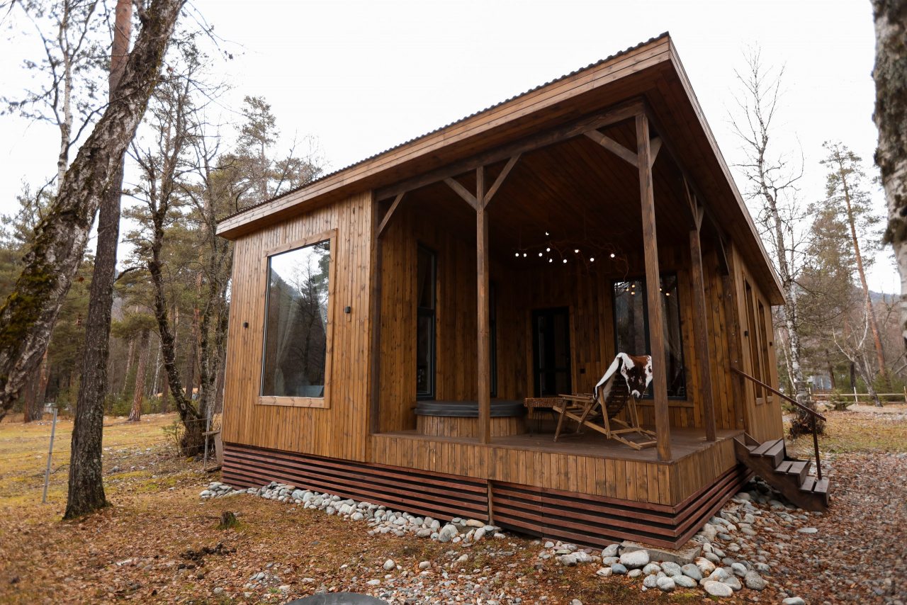 Бунгало (Лодж с уличным джакузи), Гостевой дом Шишка