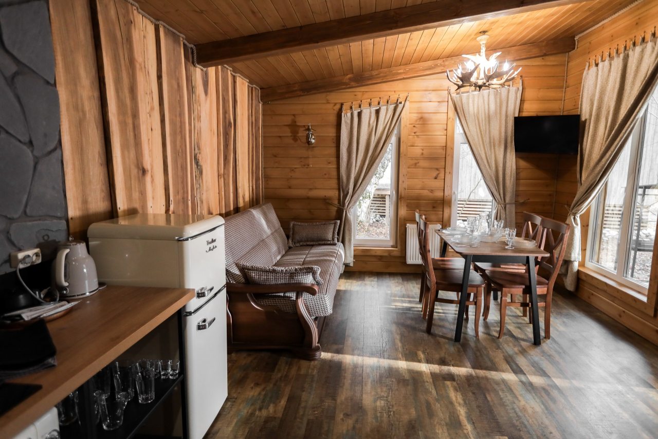 Бунгало (Лодж с уличным джакузи), Гостевой дом Шишка