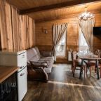 Бунгало (Лодж с уличным джакузи), Гостевой дом Шишка