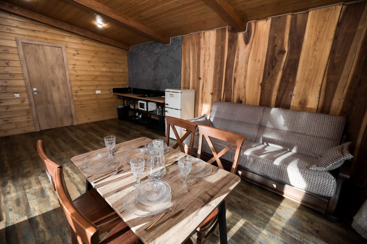 Бунгало (Лодж с уличным джакузи), Гостевой дом Шишка