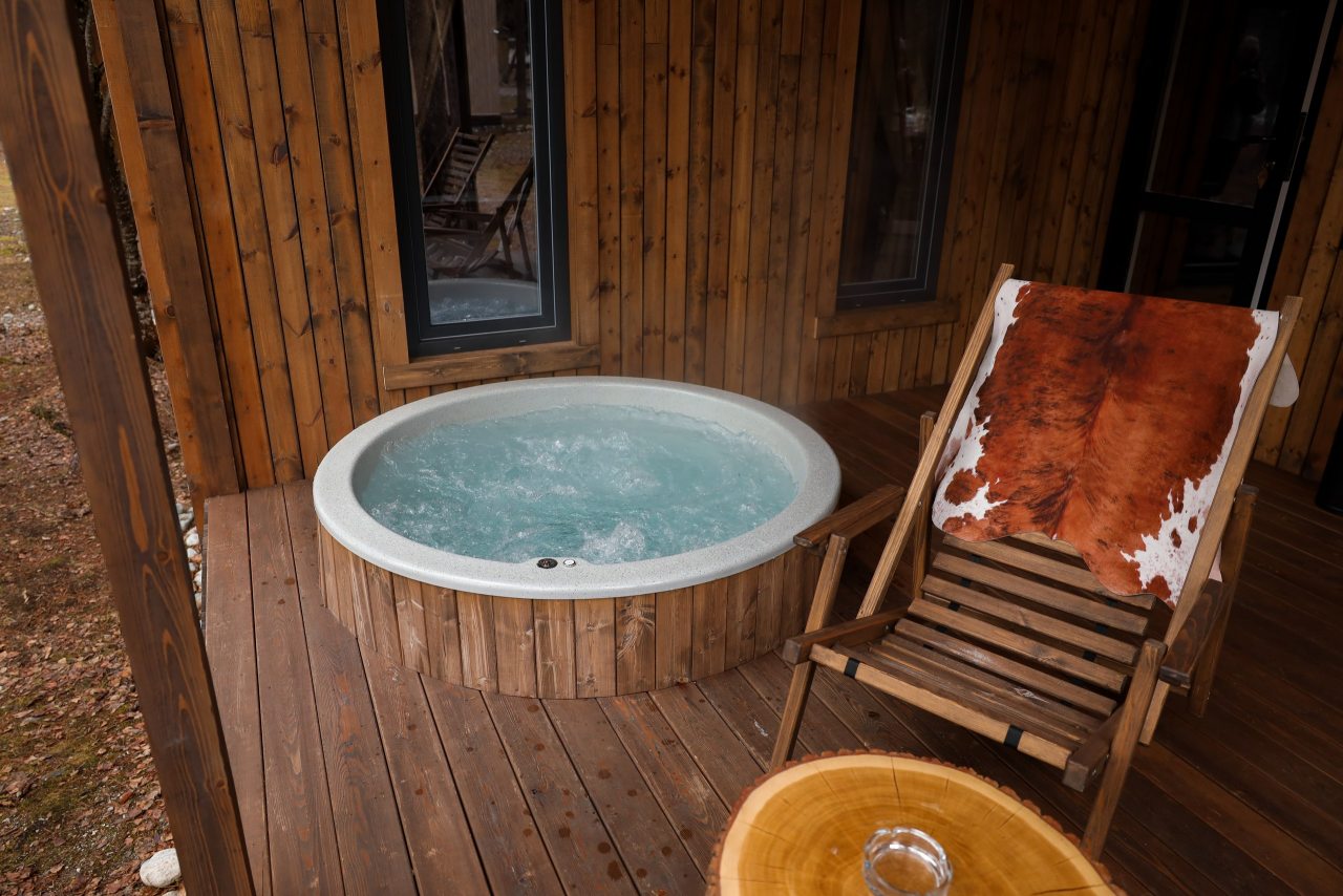 Бунгало (Лодж с уличным джакузи), Гостевой дом Шишка