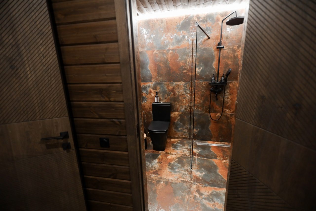 Бунгало (Лодж с уличным джакузи), Гостевой дом Шишка