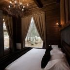 Бунгало (Лодж с уличным джакузи), Гостевой дом Шишка