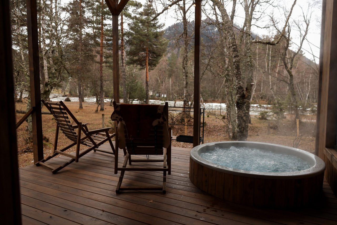 Бунгало (Лодж с уличным джакузи), Гостевой дом Шишка