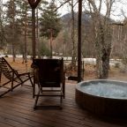 Бунгало (Лодж с уличным джакузи), Гостевой дом Шишка