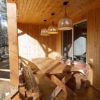 Дом (Три Хаус), Гостевой дом Шишка